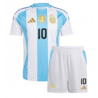 Camisa de time de futebol Argentina Lionel Messi #10 Replicas 1º Equipamento Infantil Copa America 2024 Manga Curta (+ Calças curtas)